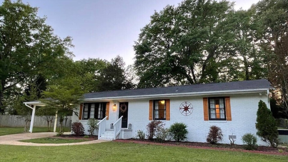 Northport House | Fall fun! Dec GRAD! Stay at Sweet T's Way!
