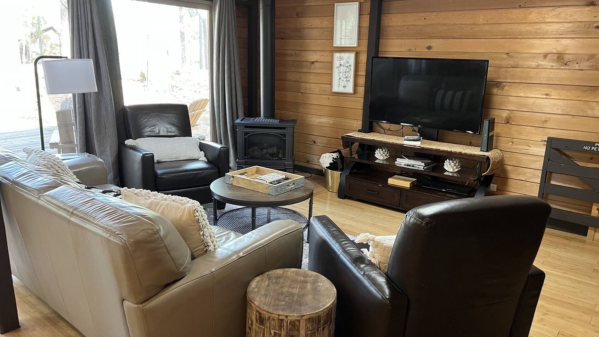 Sunriver Cabin | Fall Promotion- Stay the Weekend Get 1 Night Free 2 Bed 2 bath + Loft 6 SHARC