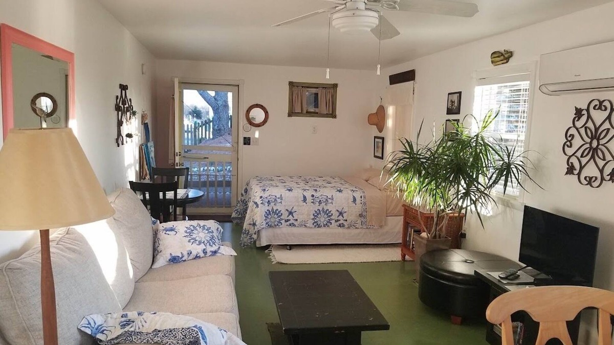 Nags Head Apartment | Fall Rates are Back! Charming Spacious Bungalow. Lots of thoughtful extras!