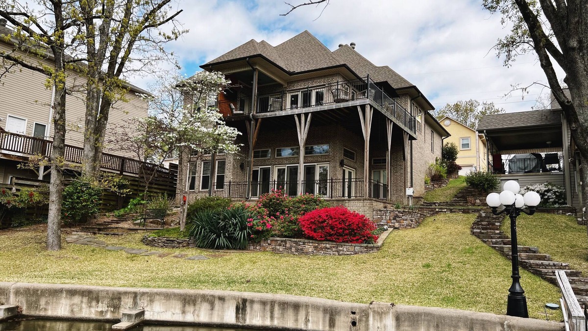 Lakeland House | Fall sale! 4 bed, 4 bath Luxury home on Lake Hamilton.