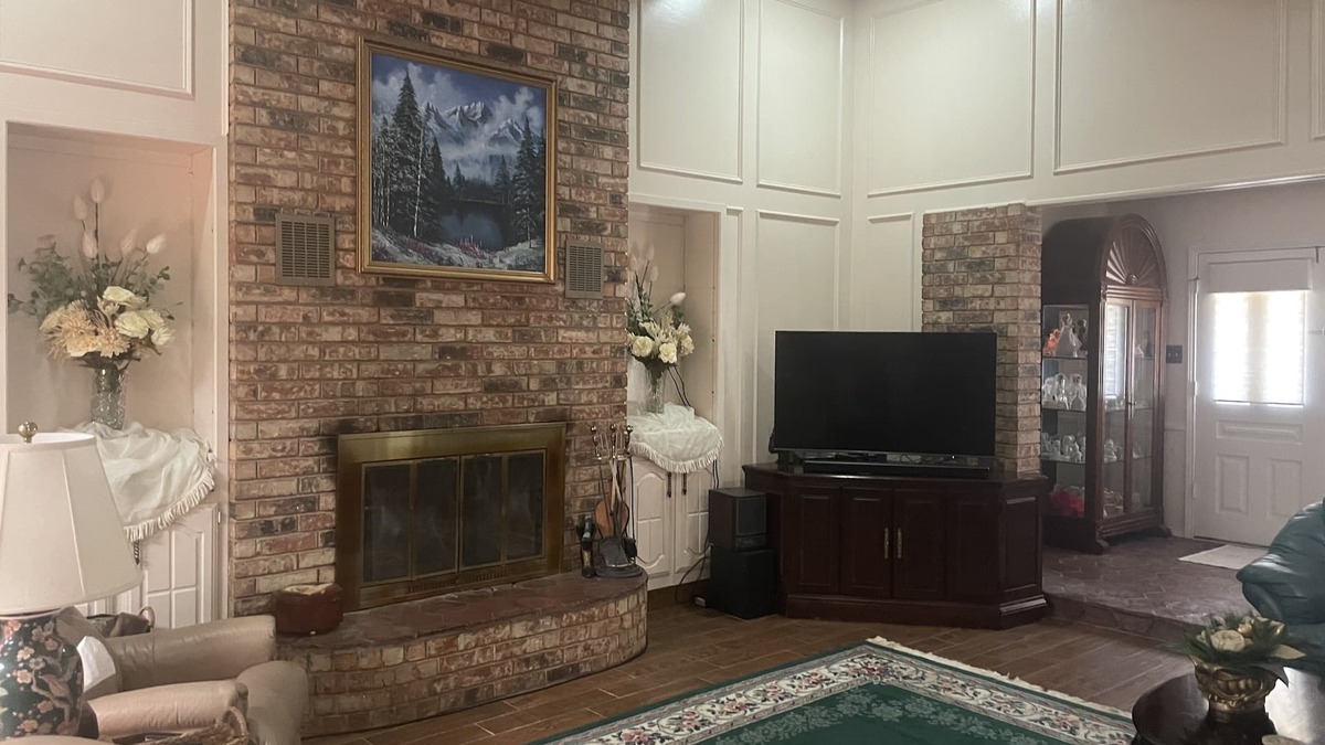 Waxahachie House | Fall Spa Haven