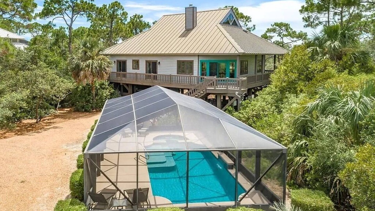 Plantation House | Fall Special! Canal Front, small dog ok, dock, screened private pool!