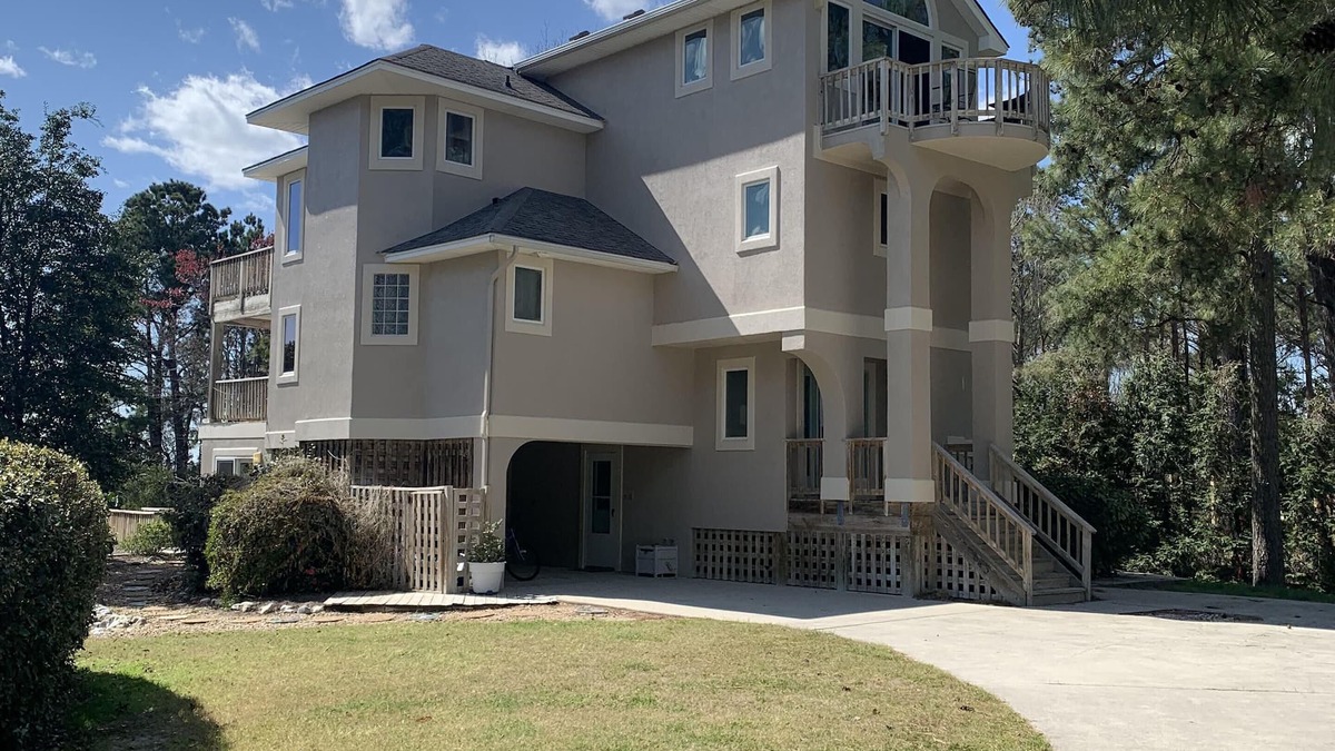 Monteray Shores House | FALL SPECIAL-Free heated pool, free linens, free cleaning, REDUCED RATE, 5 bdrms