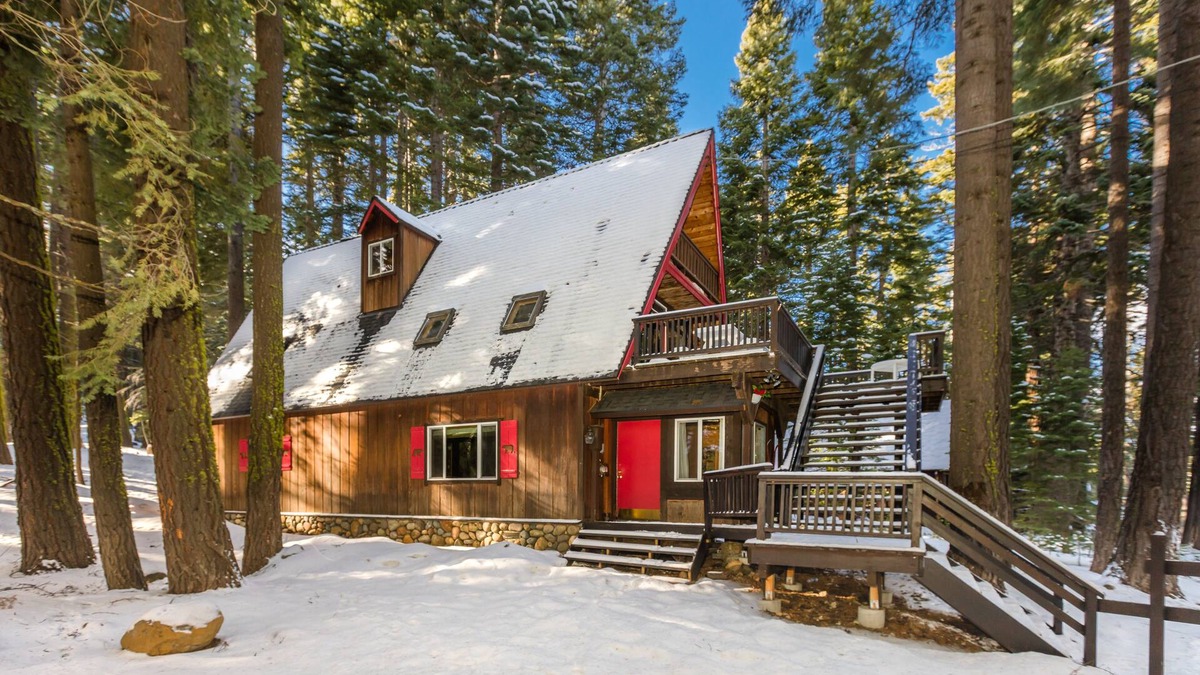 Tahoma House | Fall special ! Fun Cabin, Ping Pong, Pool Table, HotTub, Forest Open Space, Pets