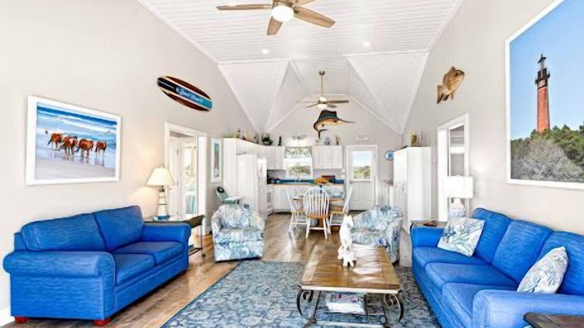Carova Beach House | FALL SPECIAL Hot Tub ICE MACHINE Pet Friendly 4x4 vehicles