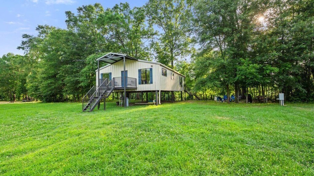 Golden Cabin | Fall Special on Glover River-Floatin Daze Cabin
