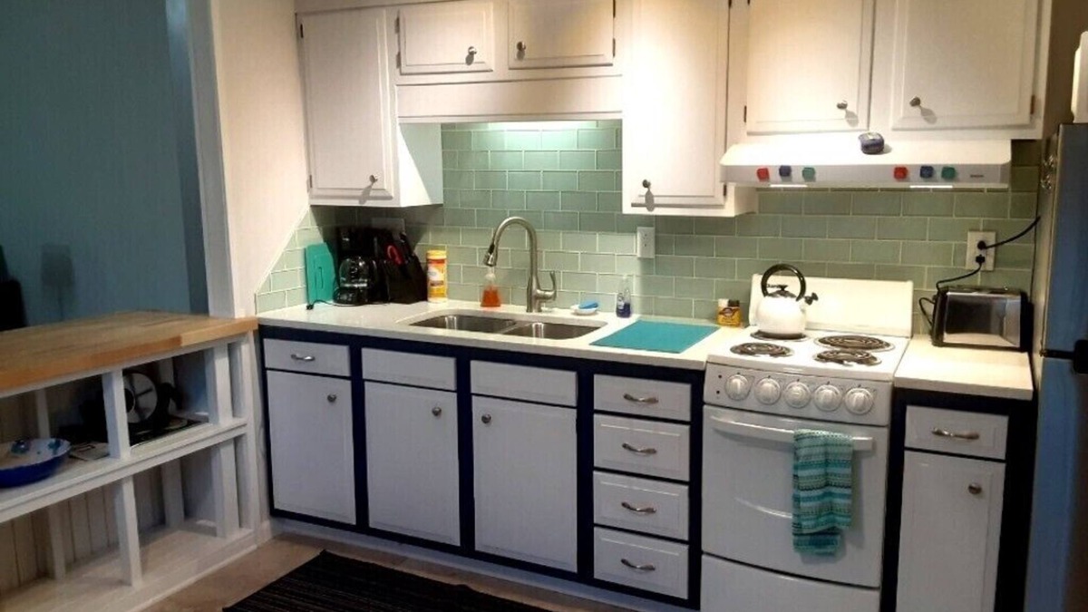 Ludington Cottage | Fall Special: Stay 3 nights, get extra nights @ 99.00