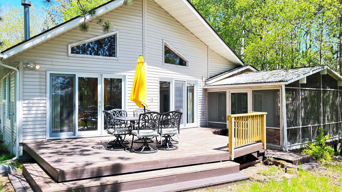 Ely Cabin | Fall Specials! Bright & Cheery Lakeside House on Bear Island Lake with dock!