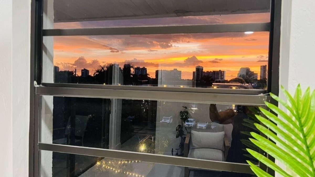 Park Shore Condo | Fall Specials Naples Park Shore Resort Penthouse Hog Fish Harry’s