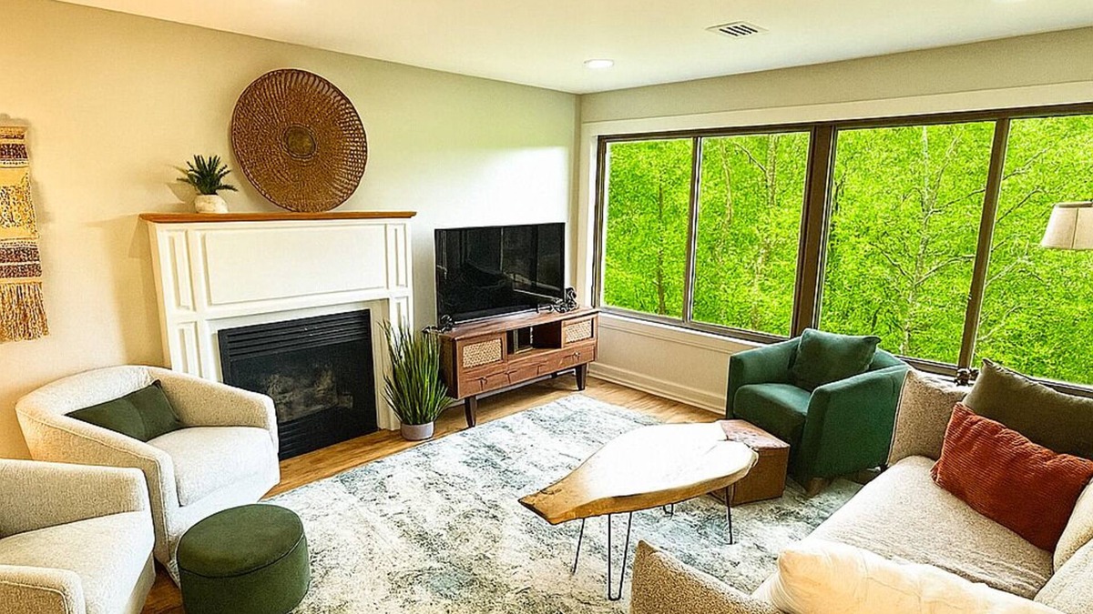Vernon Condo | Fall Treetop Escape | Close to Minerals, Mountain Creek, Warwick