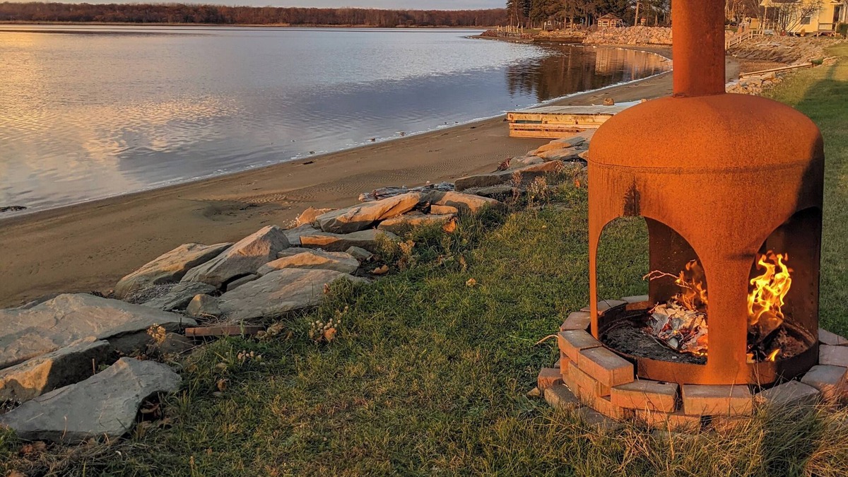 Sainte-Anne-de-Kent House | Fall Vista Waterfront Retreat | Coastal Calm & Comfort