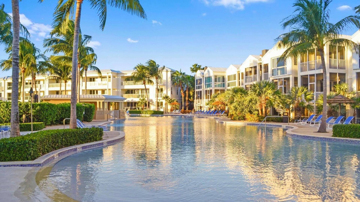 Rock Harbor House | Fall & Winter Deals 4BR/4BA Mariner’s Club Retreat — Spring Dates Open!