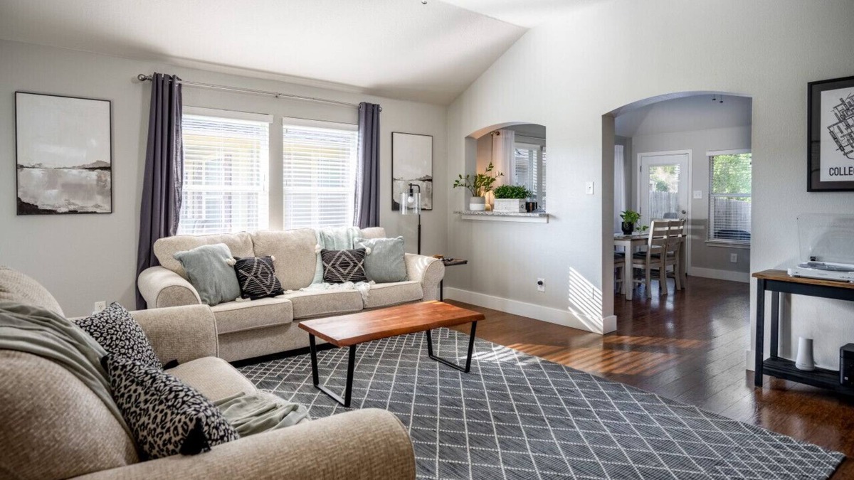 Westfield Village House | Fallbrook Cottage, Relaxing Home Away From Home 3BR/2BA, Pet Friendly