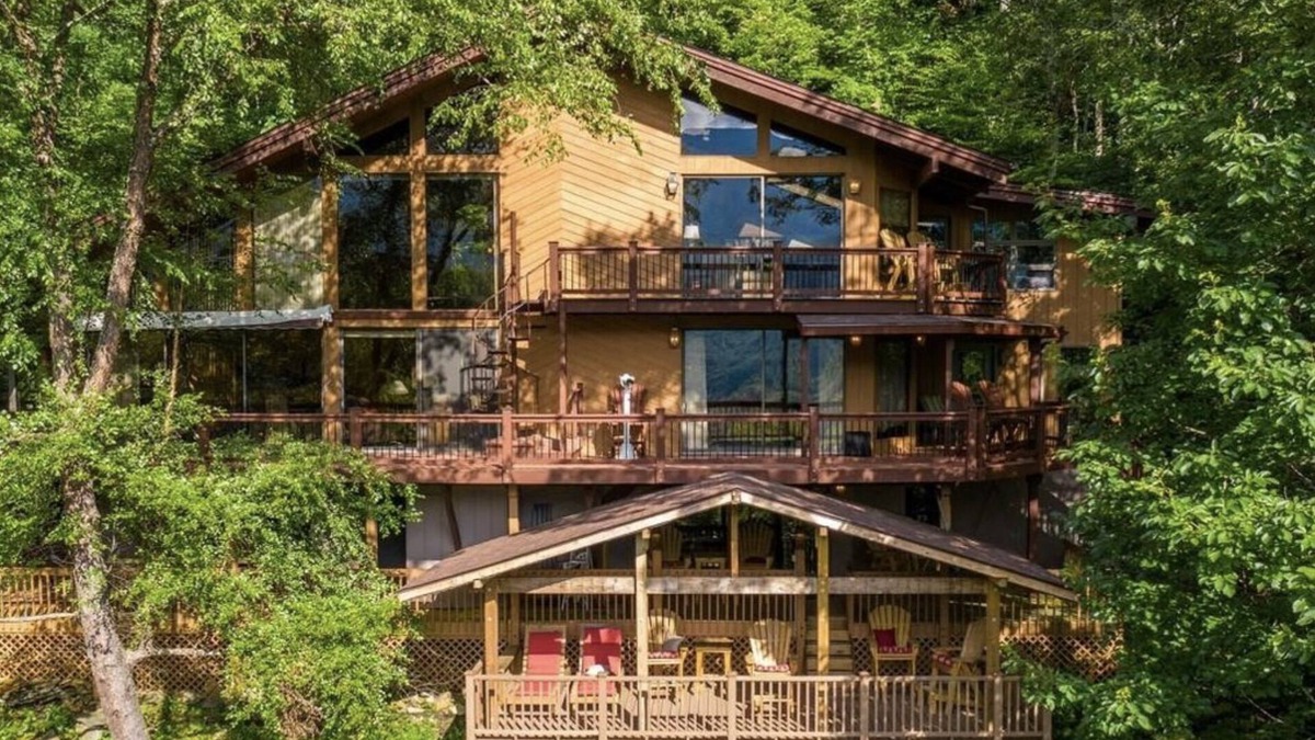 Burnsville House | Falling Water Lodge | Gorgeous 5BR Mountaintop Lodge