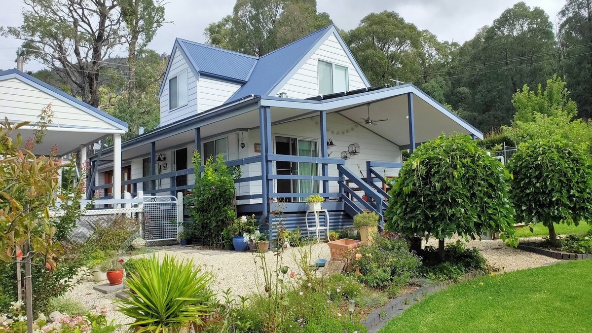 Marysville House | Falls Cottage - Spring time specials!
