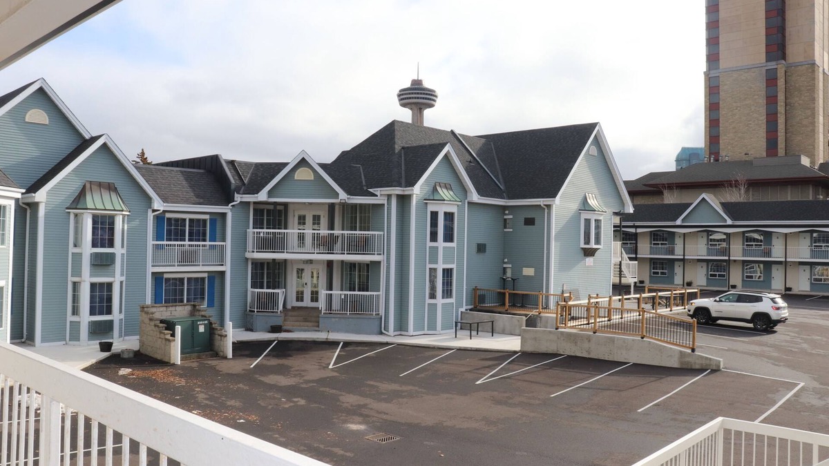 Fallsview Hotel | Falls Lodge and Suites