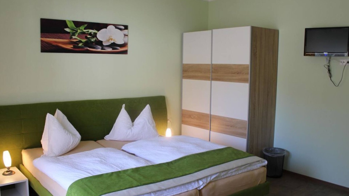 Oberwoelz Stadt Cottage | Familienzimmer - Gasthof zum Mohr'n, Florian Tanner