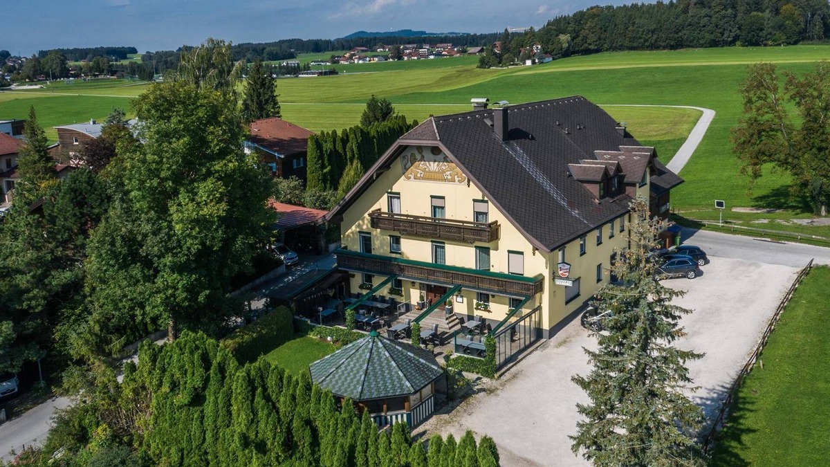 Seekirchen Markt House | Familienzimmer mit Kinderzimmer - Gasthof zur Seeburg
