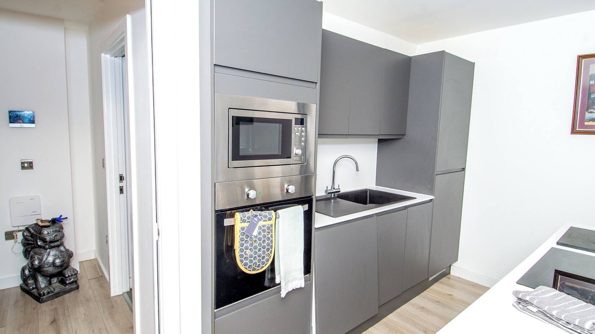 Bradford Apartment | Families and Contractors
