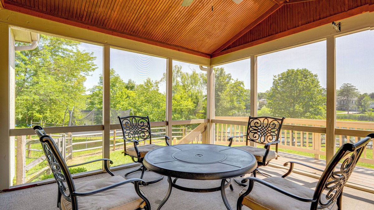 Gahanna House | Families Welcome: Lake-View Home, 2 Mi to Gahanna!