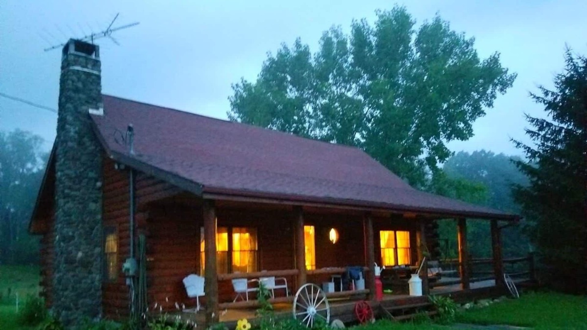 Gilboa Cabin | Families Welcome! Log Home in the Catskills Mts. Great Family Get Away