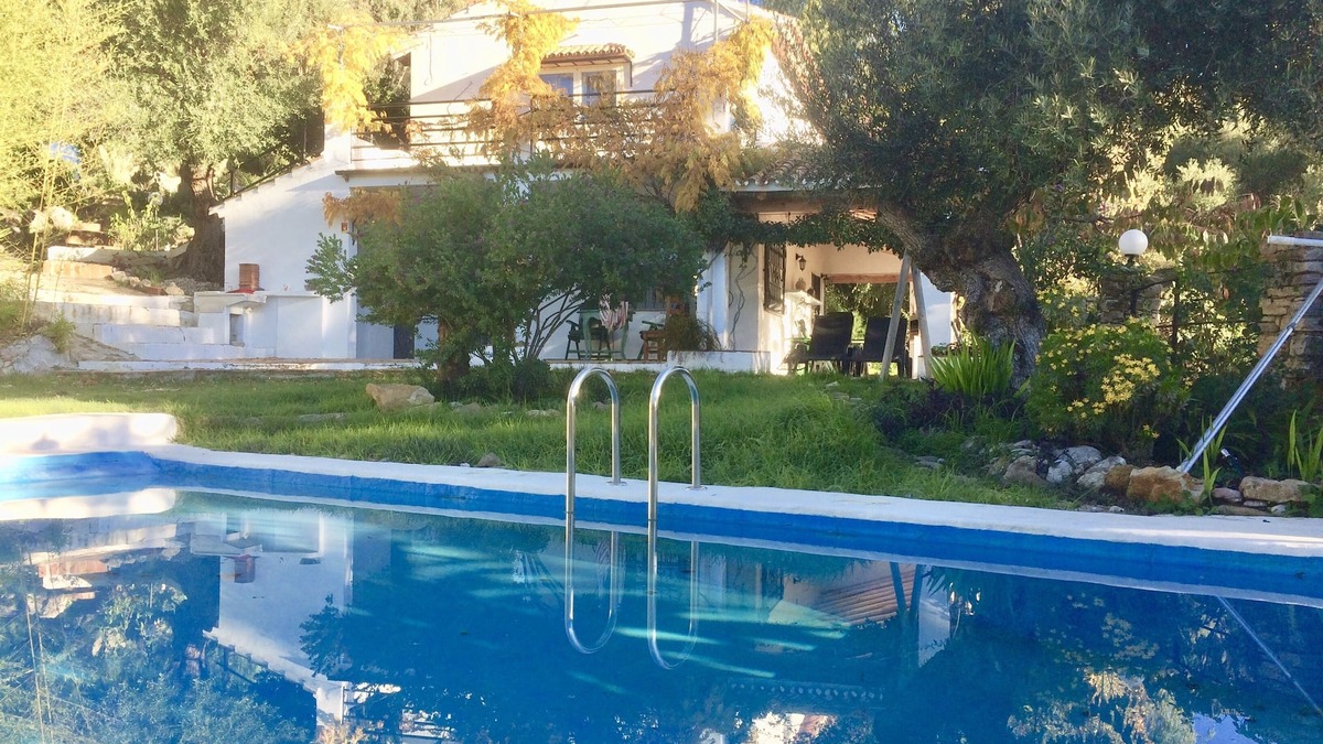 Cortes de la Frontera Cottage | family- and pet-friendly, privacy in large garden with pool and mountain view