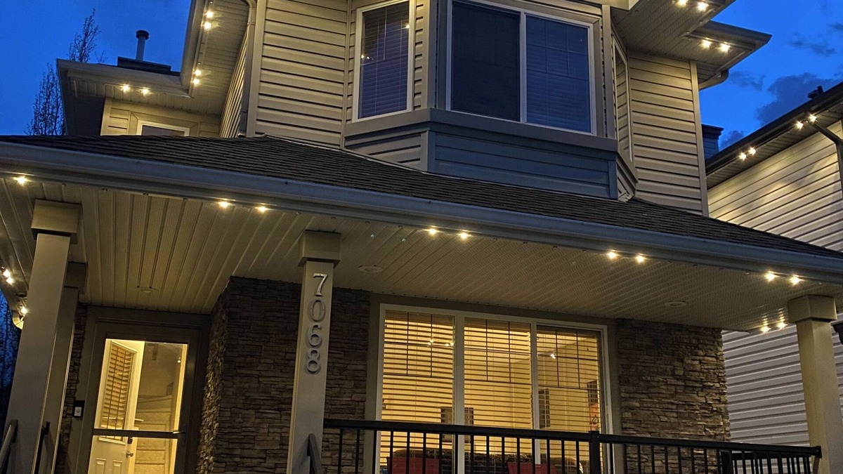 Southwest Edmonton House | Family and Business friendly AC home, 20 minutes to the airport and WE Mall