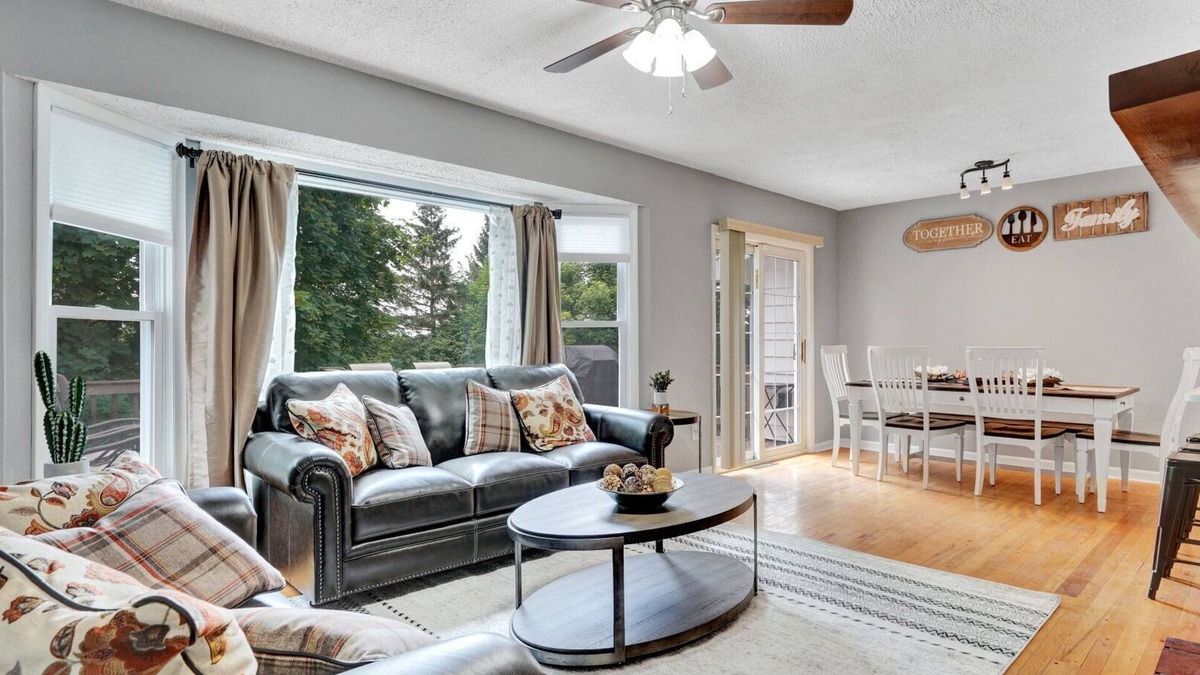 Town of Owasco House | Family and Dog friendly getaway, 5 minutes to Owasco Lake.