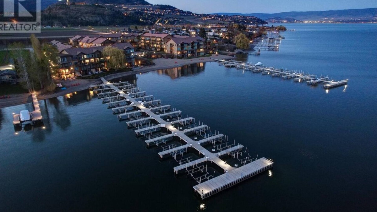 Westbank Condo | FAMILY and FRIENDS! Lake front condo lake/pool view. TOP 🔝 FLOOR