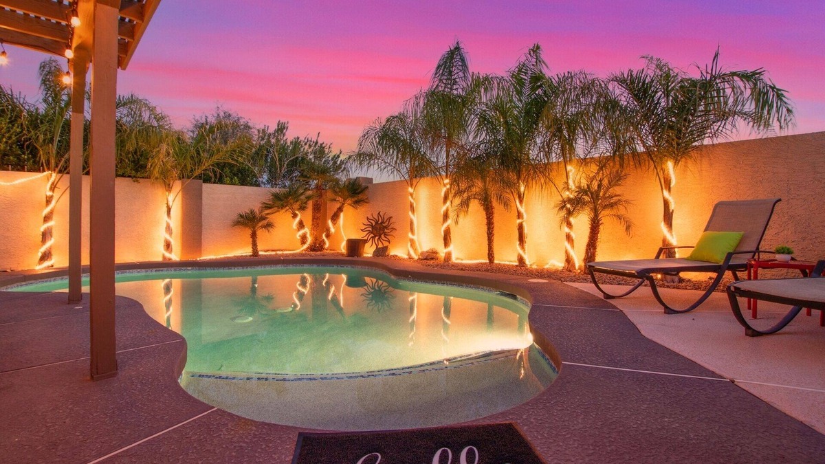 Foothills House | Family and Senior-Friendly VERY Private Home. FREE Heated Pool & Hot Tub!