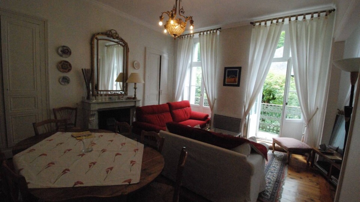 Bagneres-de-Luchon Apartment | Family apartment 5 ' walk from the Crémaillère Express and the thermal baths