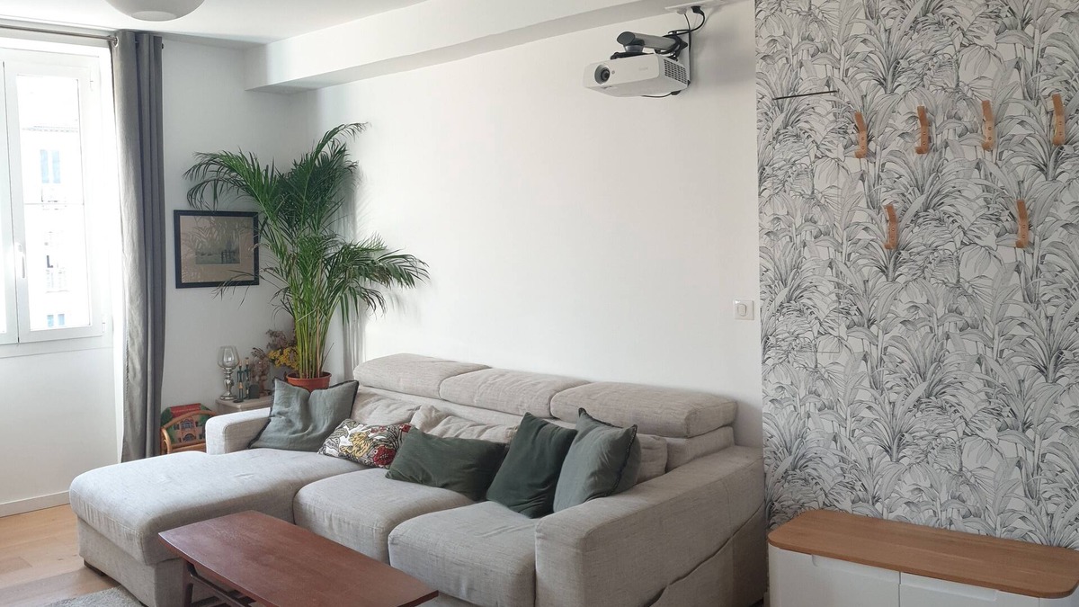 Carabacel Apartment | Family apartment sleeps 6, 13 minutes' walk from the beach