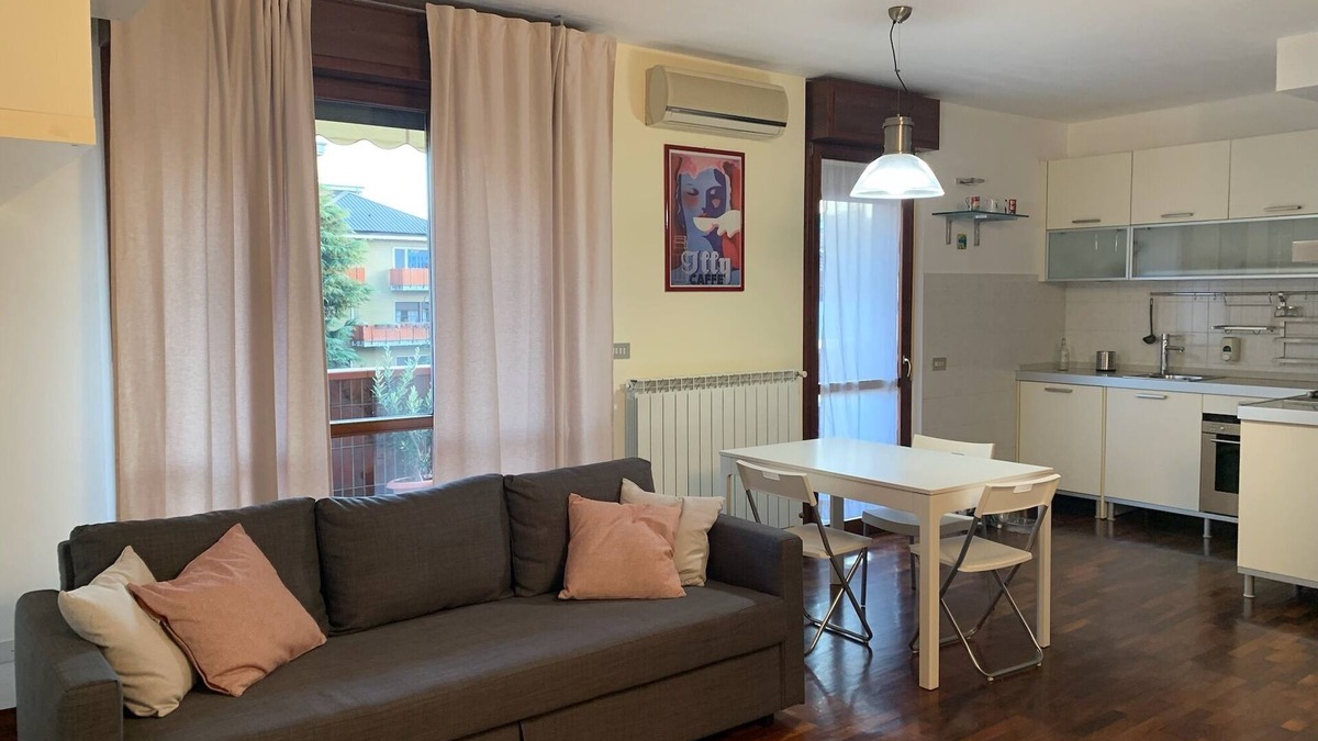Precotto Apartment | Family apartment with balcony and close to metro