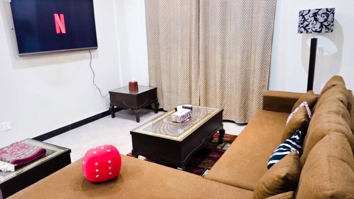 Islamabad Apartment | FAMILY Apt 2BHK Parking Netflix WiFi UhdTv Kitchen