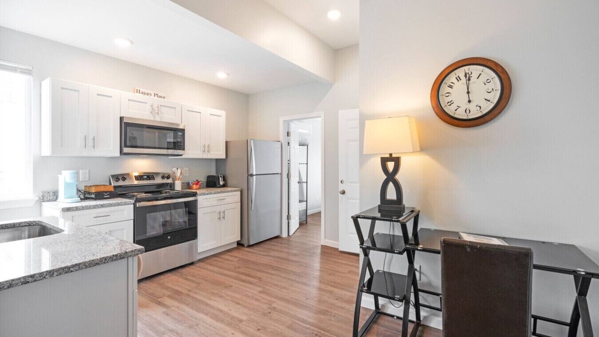 Hampton Apartment | Family beach getaway| sleeps 5