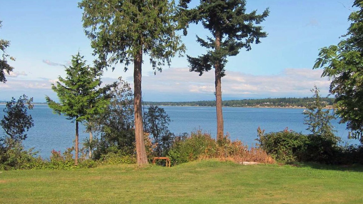 Lummi Island House | Family Beach House With Beautiful Views, Huge Yard, Mooring Buoy, And Kayaking
