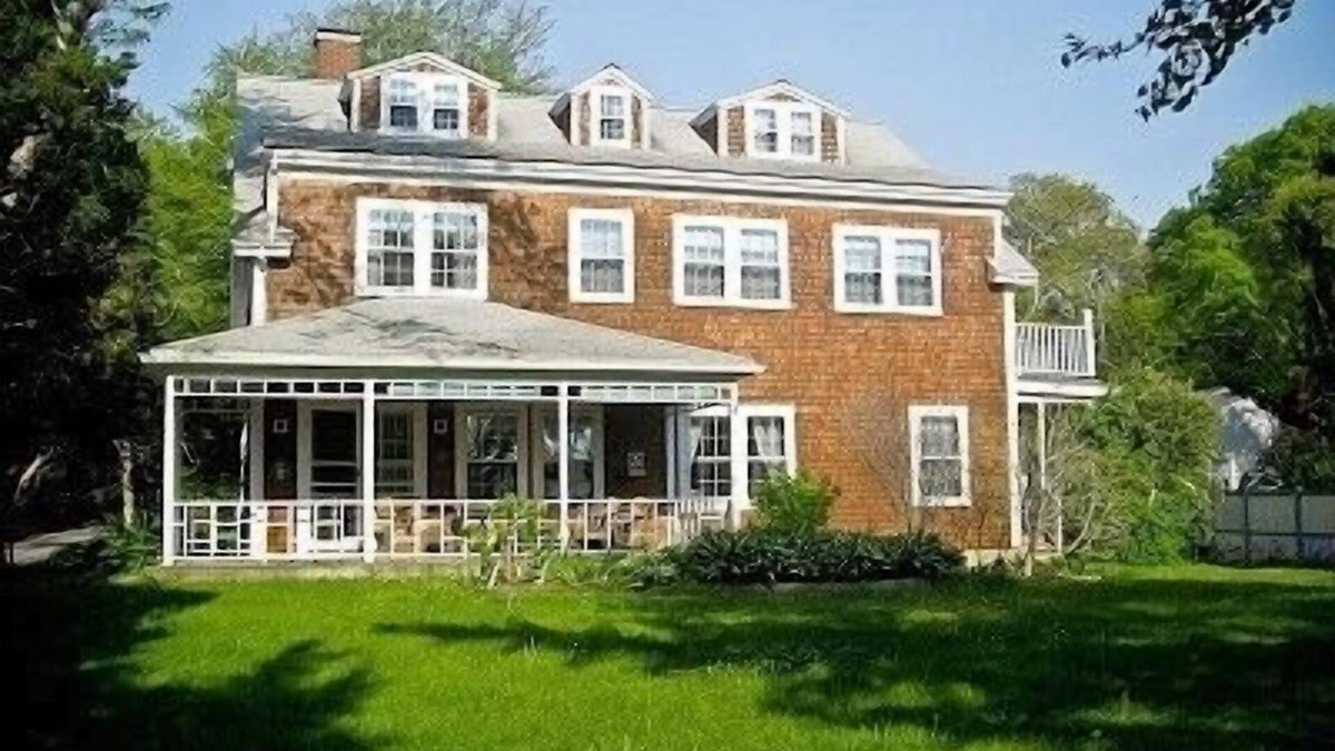 Manomet House | FAMILY BEACH TIME -9 Bedroom Home by the Sea - 1 min walk to the beach. Fun!