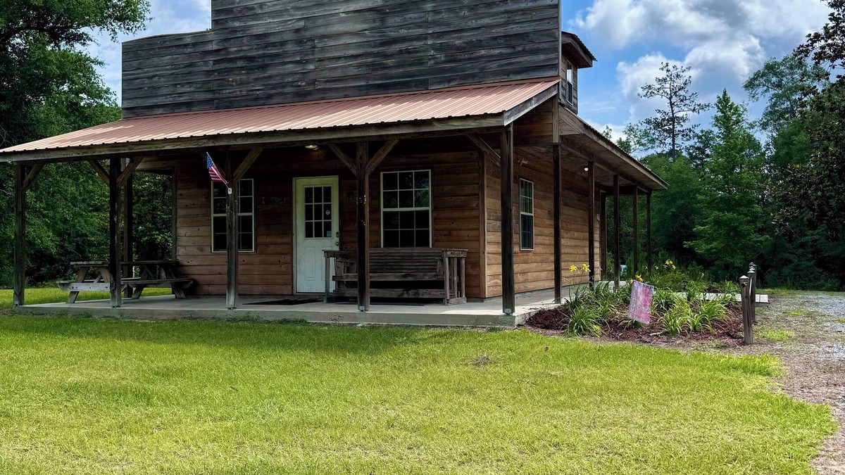Perkinston Cabin | Family Cabin at the creek! 2 beautiful sandbars