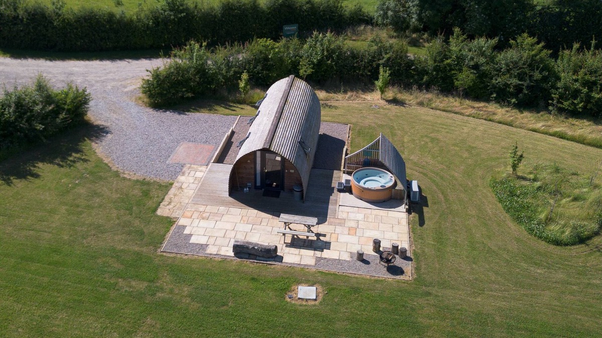 Northallerton Cabin | Family Cabin with Hot Tub & Accessible Facilities