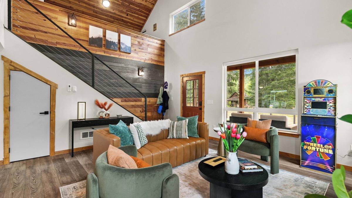 Paradise Estates Cabin | Family Cabin: WiFi-Hot Tub-Game Room-Guest Suite