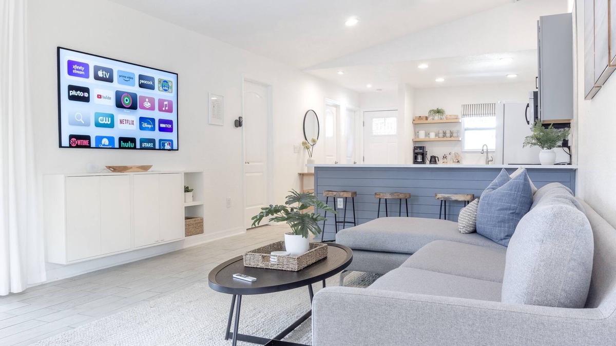 North Sarasota Cottage | Family Coastal Cottage, Work & Leisure, Downtown