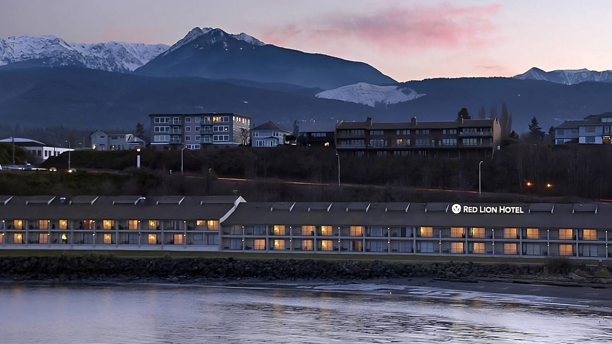 Port Angeles Hotel | Family Coastal Vacay in Red Lion Hotel Port Angeles Harbor! Fitness, Pool, Beach