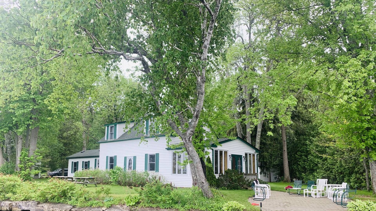 Dunsford Cottage | Family Compound - 3 Cottages on one Property