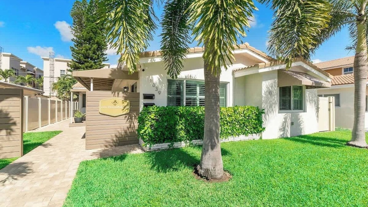 Lake Ridge House | Family Compound🏠Tiki Hut/Close to Beach👙King Beds🛏️No Pet Fee ❤️