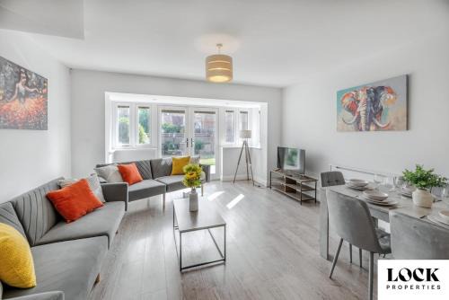 Maidenhead House | Family & Contractor Friendly 3 bed house Sleeps 8 in Maidenhead