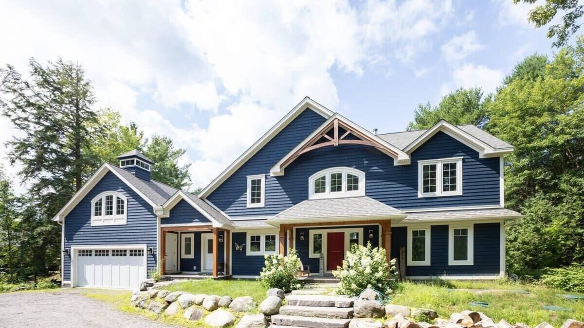 Bala Cottage | Family Cottage on beautiful Moon River, Bala, Muskoka