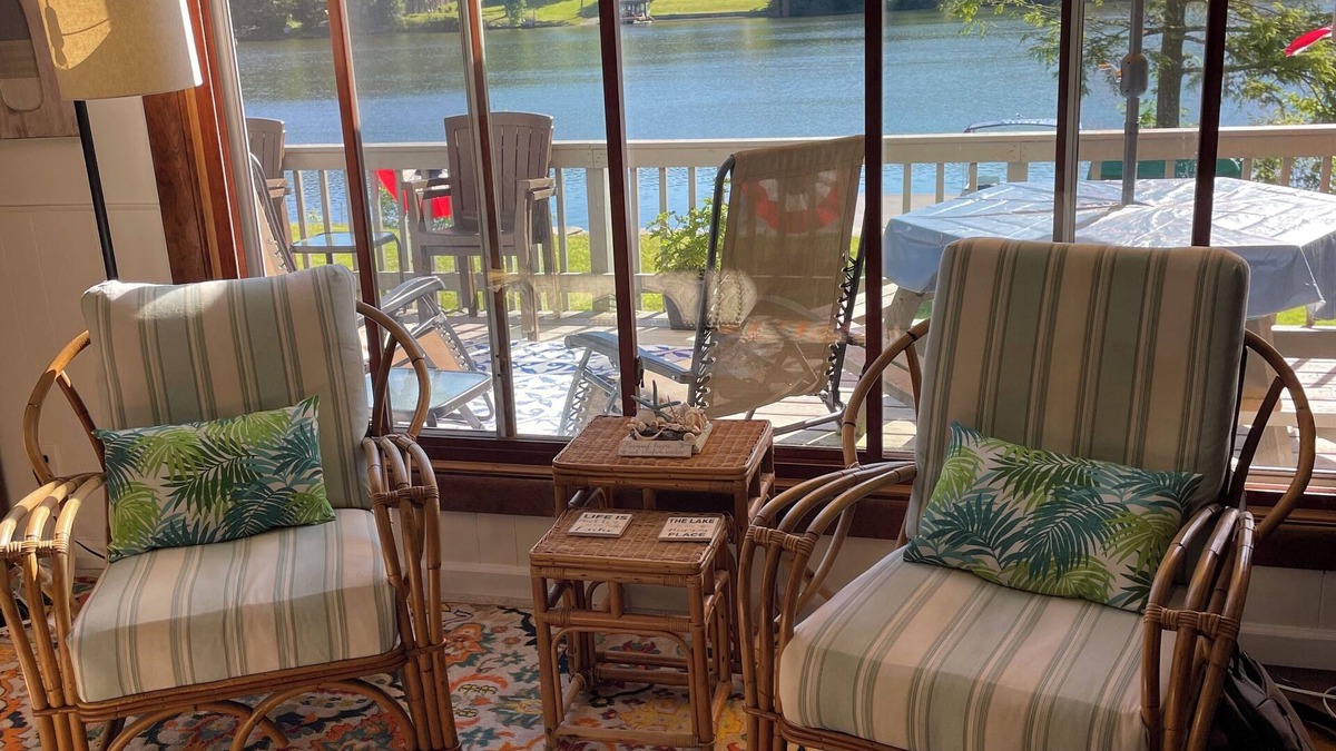 Brackney Cottage | Family cottage on Laurel Lake in Brackney PA 3 bedrooms available