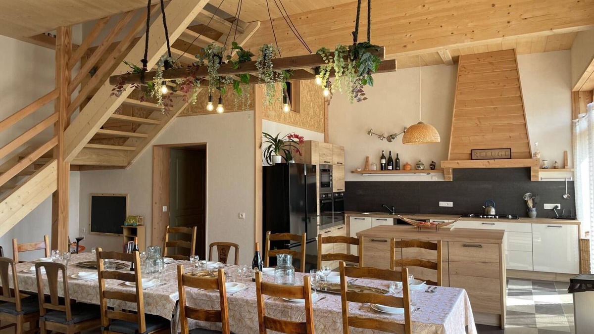 Blomard Cottage | Family cottage with heated pool, pets allowed