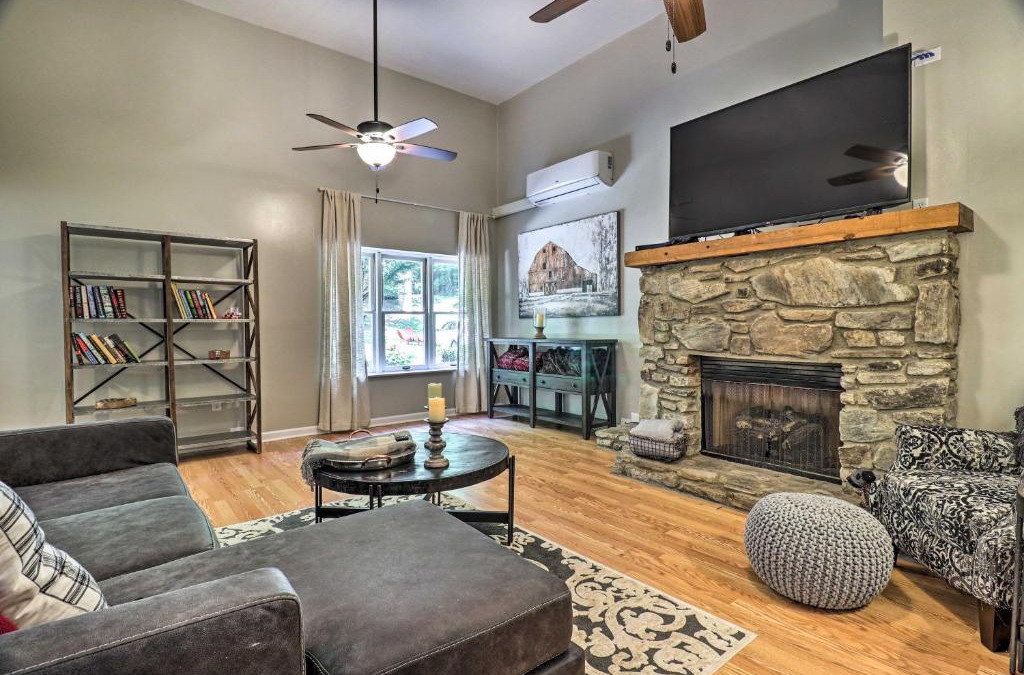 Maggie Valley House | Family Cottage with Creekside Fire Pit Access!
