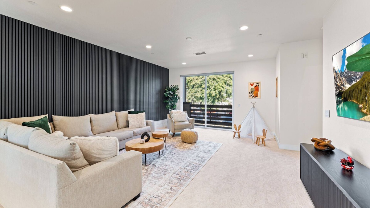 Santa Ana House | Family Disney Getaway - 4 bed 4 bath/w Pool - Sleeps up to 12!